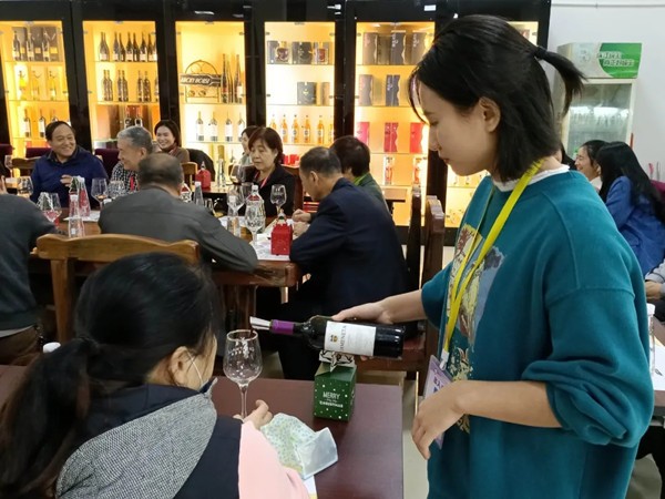 漳州理工学院商学院携手吉马集团举办品酒沙龙活动